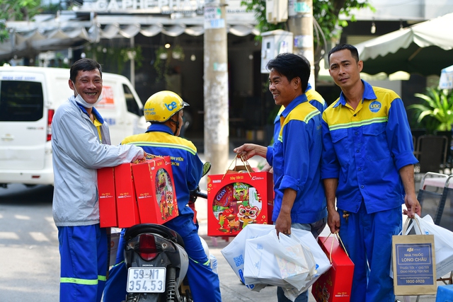 "Xây Tết 2026" gửi sự tri ân tới công nhân thoát nước đô thị - Ảnh 3.