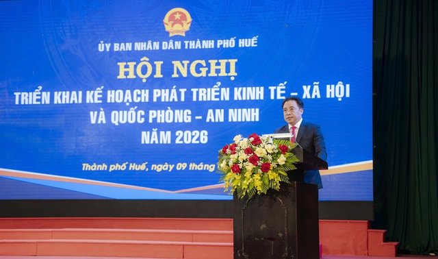 HueWACO vinh dự được Chủ tịch UBND TP. Huế tặng Bằng khen vì thành tích xuất sắc trong sản xuất kinh doanh - Ảnh 1.