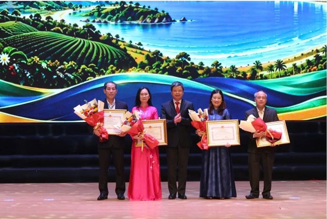Cấp tho&aacute;t nước Gia Lai nhận Bằng khen về th&agrave;nh t&iacute;ch sản xuất kinh doanh - Ảnh 1.