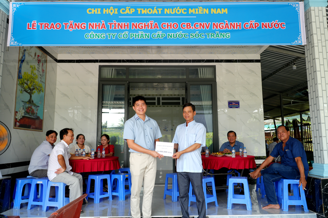Ấm t&igrave;nh đồng nghiệp trong căn nh&agrave; mới của người c&ocirc;ng nh&acirc;n Cấp nước- Ảnh 2.