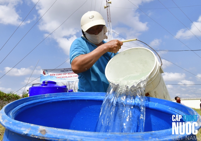 
Tìm nước giữa vùng sông nước
- Ảnh 1.