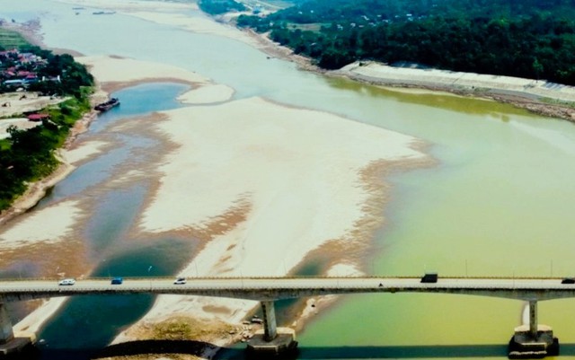 Mực nước sông Đà giảm mạnh, nhà máy nước sạch chủ động phương án vận hành - Ảnh 1.