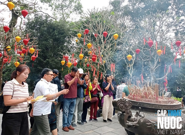 Hội Cấp Thoát nước Việt Nam tham quan và dâng hương tại Đền Hùng (Phú Thọ) - Ảnh 1.