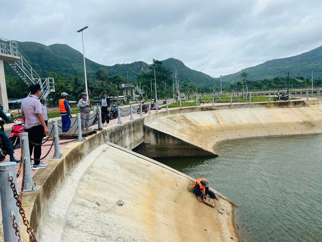 Côn Đảo tăng cường bảo vệ an toàn hồ chứa nước ngọt - Ảnh 1.