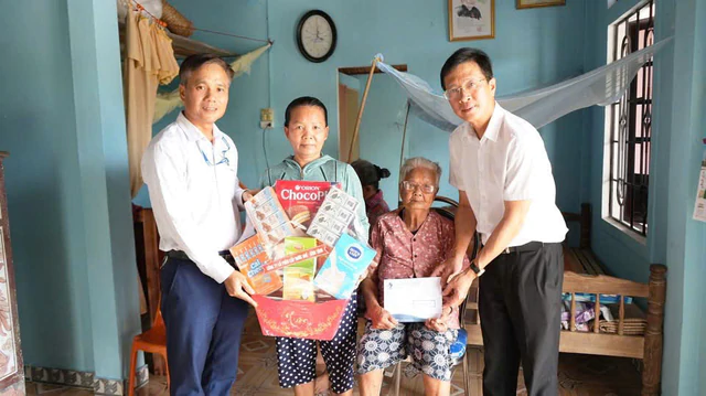 Dòng nước nghĩa tình nối dài hành trình tri ân từ Bắc vào Nam- Ảnh 6.