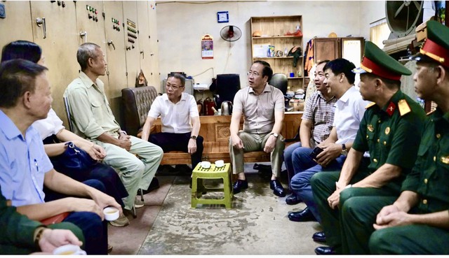Dòng nước nghĩa tình nối dài hành trình tri ân từ Bắc vào Nam- Ảnh 1.