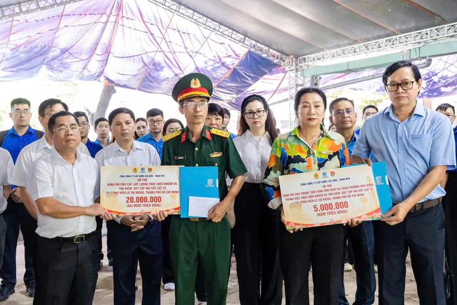 Dòng nước nghĩa tình nối dài hành trình tri ân từ Bắc vào Nam- Ảnh 8.