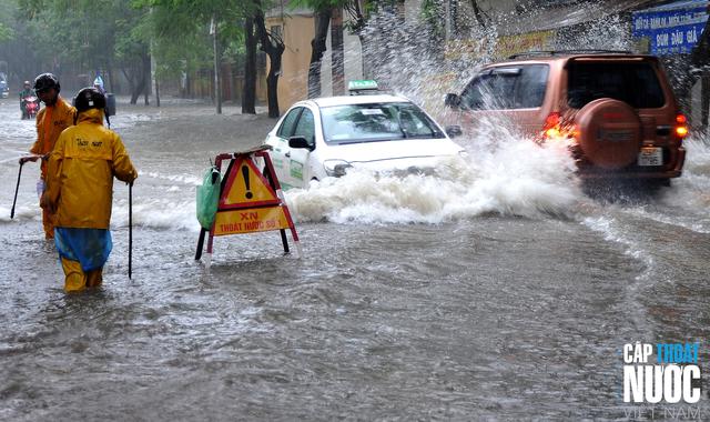 Kiểm soát ngập úng, phục hồi các dòng sông ở Hà Nội góp phần tăng cường khả năng thích ứng biến đổi khí hậu - Ảnh 2.