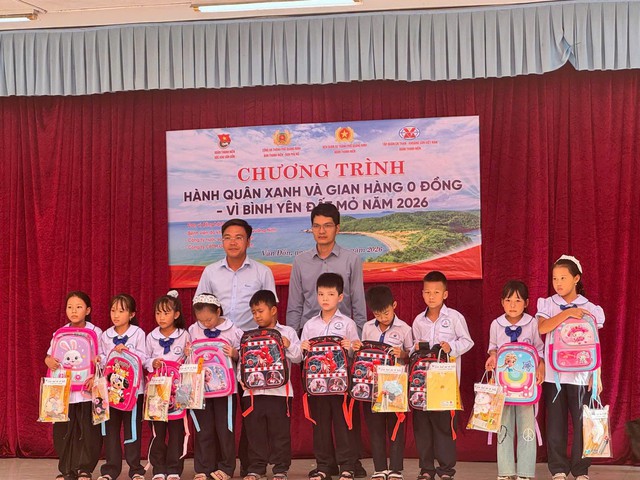 Doanh nghiệp ng&agrave;nh Nước tiếp sức học sinh trong m&ugrave;a tựu trường - Ảnh 1.