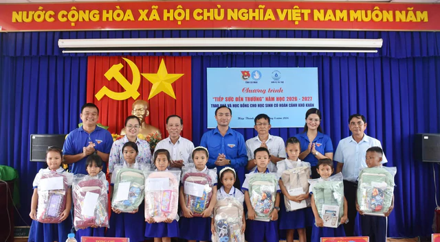 Doanh nghiệp ng&agrave;nh Nước tiếp sức học sinh trong m&ugrave;a tựu trường- Ảnh 6.