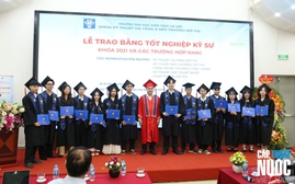 Gần 100 tân kỹ sư Khoa Kỹ thuật hạ tầng và Môi trường đô thị nhận bằng tốt nghiệp