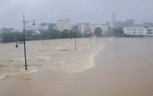 Các tỉnh miền Trung huy động tổng lực tuyến đầu ứng phó mưa lũ, sạt lở