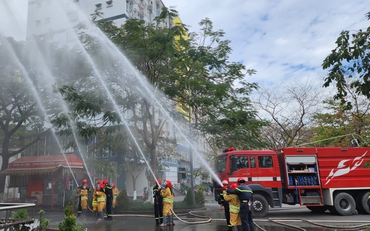 Cảnh sát PCCC và CNCH tỉnh Bình Dương tập huấn  chữa cháy và thoát nạn cho cư dân nhà cao tầng