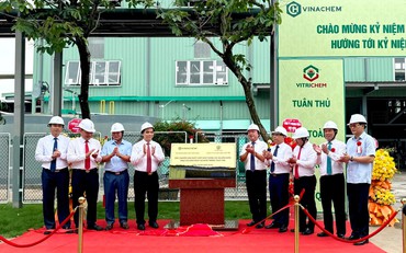 Vitrichem gắn biển công trình chào mừng Ngày truyền thống ngành Hóa chất Việt Nam