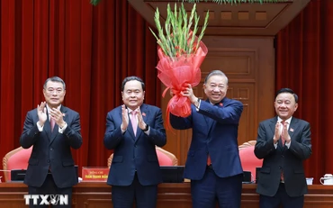 Ban Chấp hành TW Đảng khóa XIV thống nhất tuyệt đối bầu đồng chí Tô Lâm tiếp tục giữ chức Tổng Bí thư