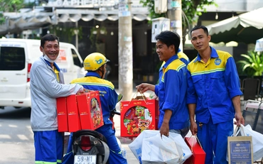 "Xây Tết 2026" gửi sự tri ân tới công nhân thoát nước đô thị