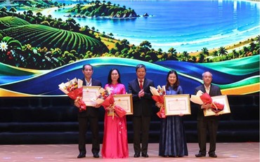 Cấp thoát nước Gia Lai nhận Bằng khen về thành tích sản xuất kinh doanh