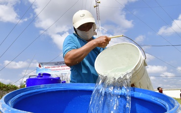 
Tìm nước giữa vùng sông nước
