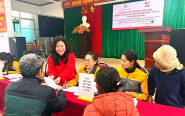 Hỗ trợ cải thiện nước sạch và vệ sinh cho người dân vùng bão lũ