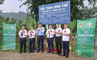 Nhựa Tiền phong khánh thành Cầu nối yêu thương số 119