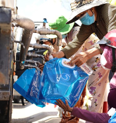 SAWACO hỗ trợ 40.000m3 nước cho bà con vùng hạn mặn tại tỉnh Tiền Giang