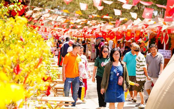 Hàng vạn người đổ về siêu đô thị biển Cần Giờ hái lộc đầu năm, giới đầu tư nhìn thấy “chỉ báo” tăng trưởng mới