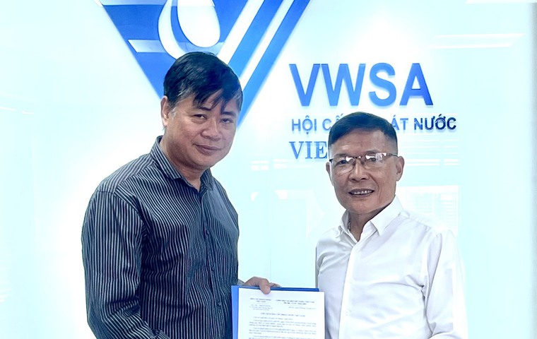 Chủ tịch VWSA trao Quyết định bổ nhiệm cho Nhà báo Võ Quốc Trường 