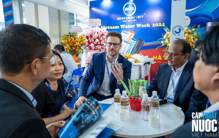 Gian hàng Bình Minh Việt tại Vietnam Water Week 2024 thu hút sự quan tâm của đông đảo khách quan.