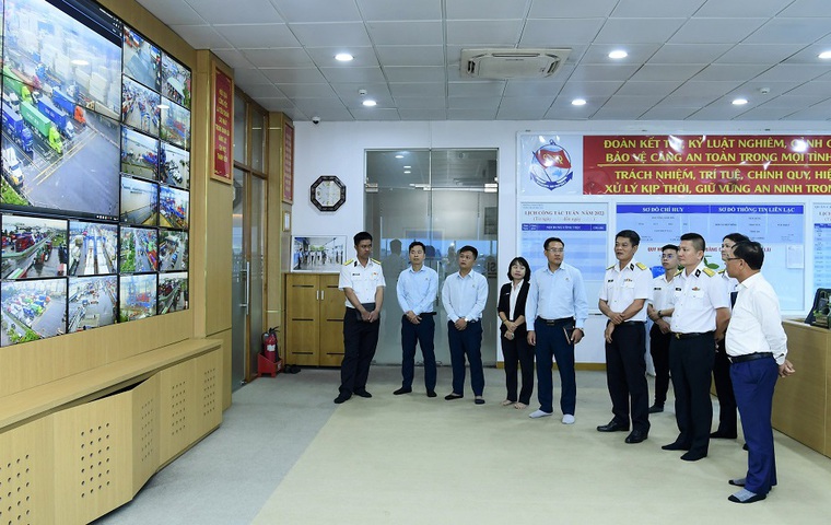Đoàn công tác tham quan Trung tâm an ninh cảng Tân cảng Cát Lái