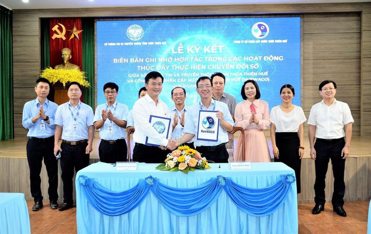 Lễ ký kết thỏa thuận hợp tác (MOU) giữa Sở Thông tin & truyền thông và Công ty CP Cấp nước Thừa Thiên Huế (HueWACO)