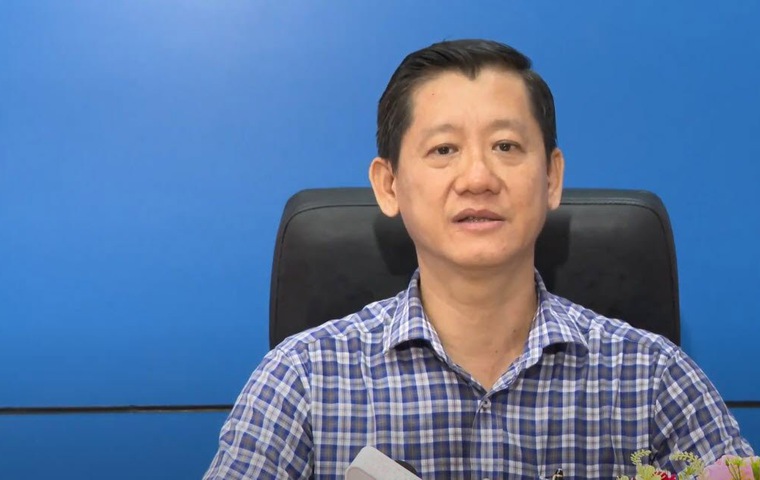 Tổng Giám đốc Công ty CP Cấp Thoát nước Cần Thơ 1 Nguyễn Tùng Nguyên trao đổi với phóng viên Tạp chí Cấp Thoát nước Việt Nam.