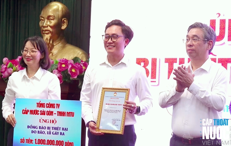 Tổng Công ty Cấp nước Sài Gòn ủng hộ 1 tỷ đồng cho đồng bào vùng bão, lũ