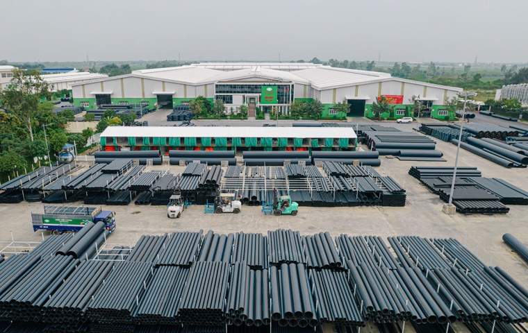 Nhựa Tiền Phong đạt Chứng nhận quốc tế SGBP 4 Tick (Leader) - cấp độ cao nhất cho cả 3 dòng sản phẩm PVC, HDPE và PP-R do Hội đồng Công trình Xanh Singapore (SGBC) công nhận.