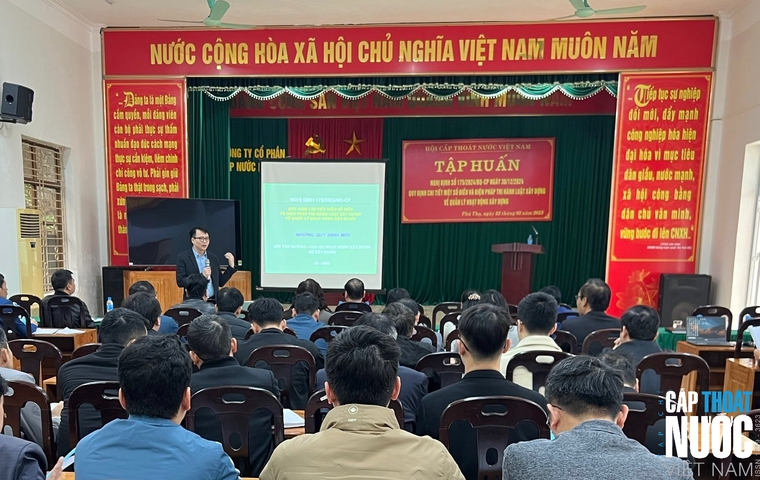 Ông Bùi Văn Dưỡng, Phó Cục trưởng Cục Quản lý hoạt động xây dựng - Bộ Xây dựng. Bộ Xây dựng giảng dạy tạo buổi tập huấn