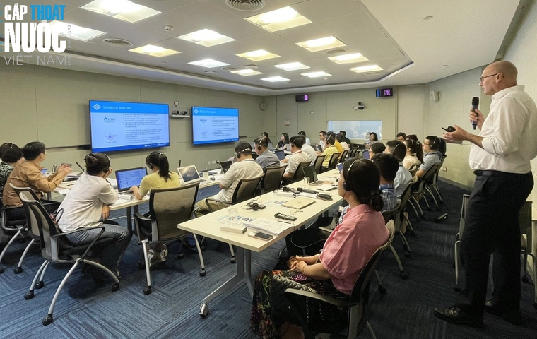 Tiếp nối Chương trình đào tạo NewIBNET và Số hóa do Hội Cấp Thoát nước Việt Nam và Ngân hàng Thế giới tổ chức, các doanh nghiệp, chuyên gia trong và ngoài nước đã chia sẻ thực tiễn và kinh nghiệm về chuyển đổi số ngành nước. 