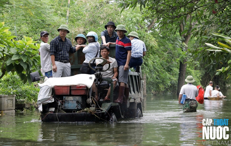Biến đổi khí hậu kéo theo các hiện tượng thời tiết cực đoan như ngập lụt, mưa bão bất thường. 
