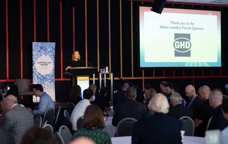 Bà Corinne Cheeseman phát biểu tại sự kiện Ozwater'26 diễn ra tại Australia. (Ảnh: AWA)
