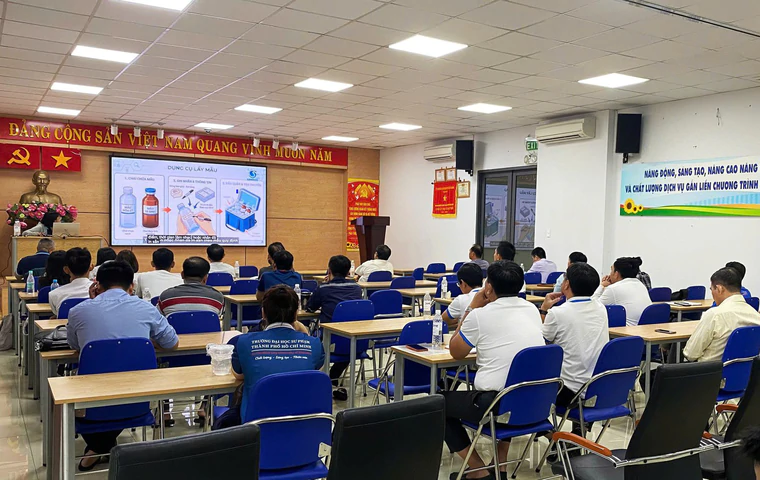 SAWACO và HCDC phối hợp nâng cao nhận thức về kiểm soát chất lượng nước sạch tại điểm sử dụng (Ảnh: SAWACO).
